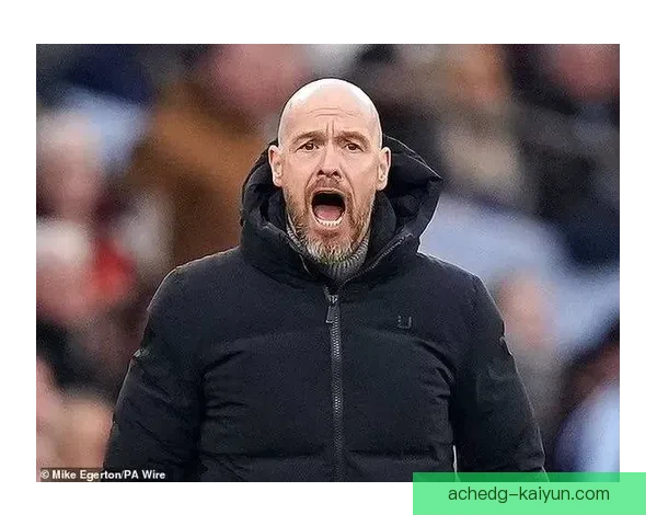 滕哈赫战术魅力：球队打法全面解析，状态回暖逐步提升竞争力