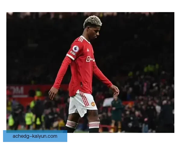 维尼修斯职业生涯里程碑持续引发关注，状态稳健展现潜力。