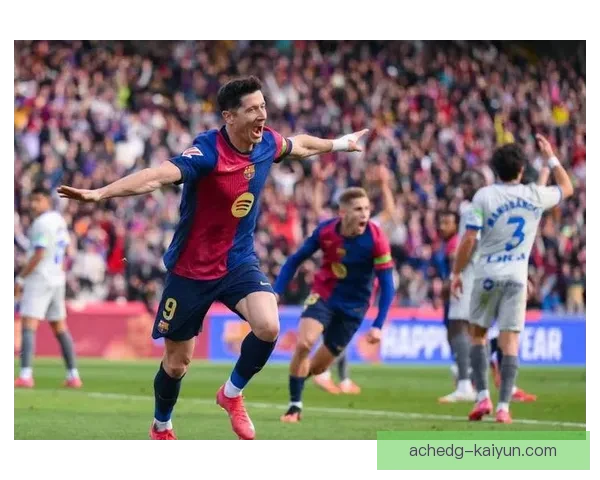 莱万多夫斯基在巴萨生涯数据持续增长，状态备受关注。